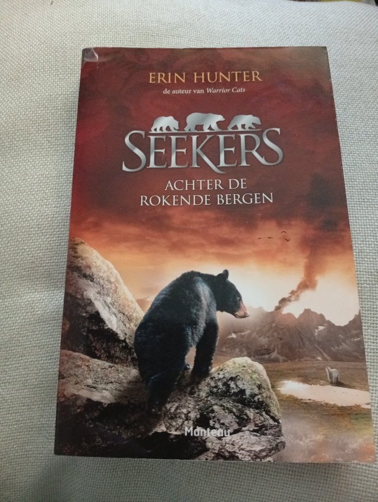 Seekers 3 - Achter de rokende bergen - Erin Hunter, Ophalen of Verzenden, Zo goed als nieuw, Erin Hunter