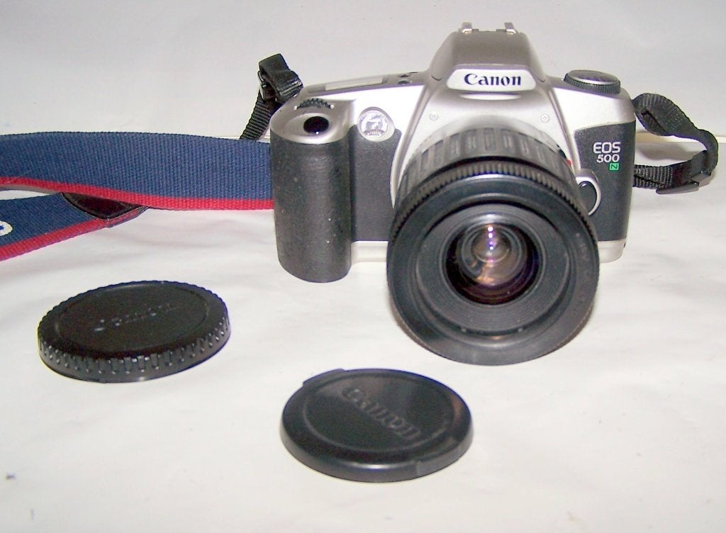 Canon EOS 500N met Canon 35-80mm. lens. Izgs., Audio, Tv en Foto, Fotocamera's Analoog, Ophalen of Verzenden, Zo goed als nieuw
