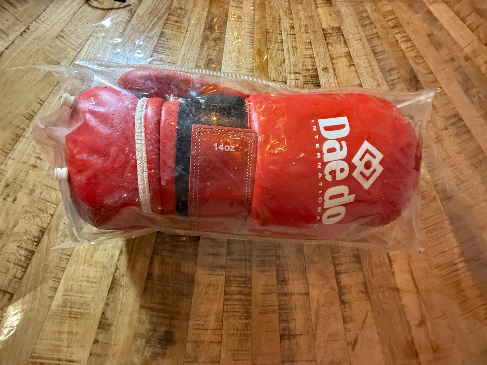 ⁠2xNieuwe Bokshandschoenen (Daedo 14oz & Flame Gear)+ Bundel, Ophalen of Verzenden, Nieuw, Bokshandschoenen