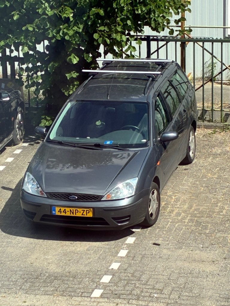 Ford Focus 1.6I 74KW 2004 Grijs, Auto's, 1596 cc, 15 km/l, 4 cilinders, 100 pk