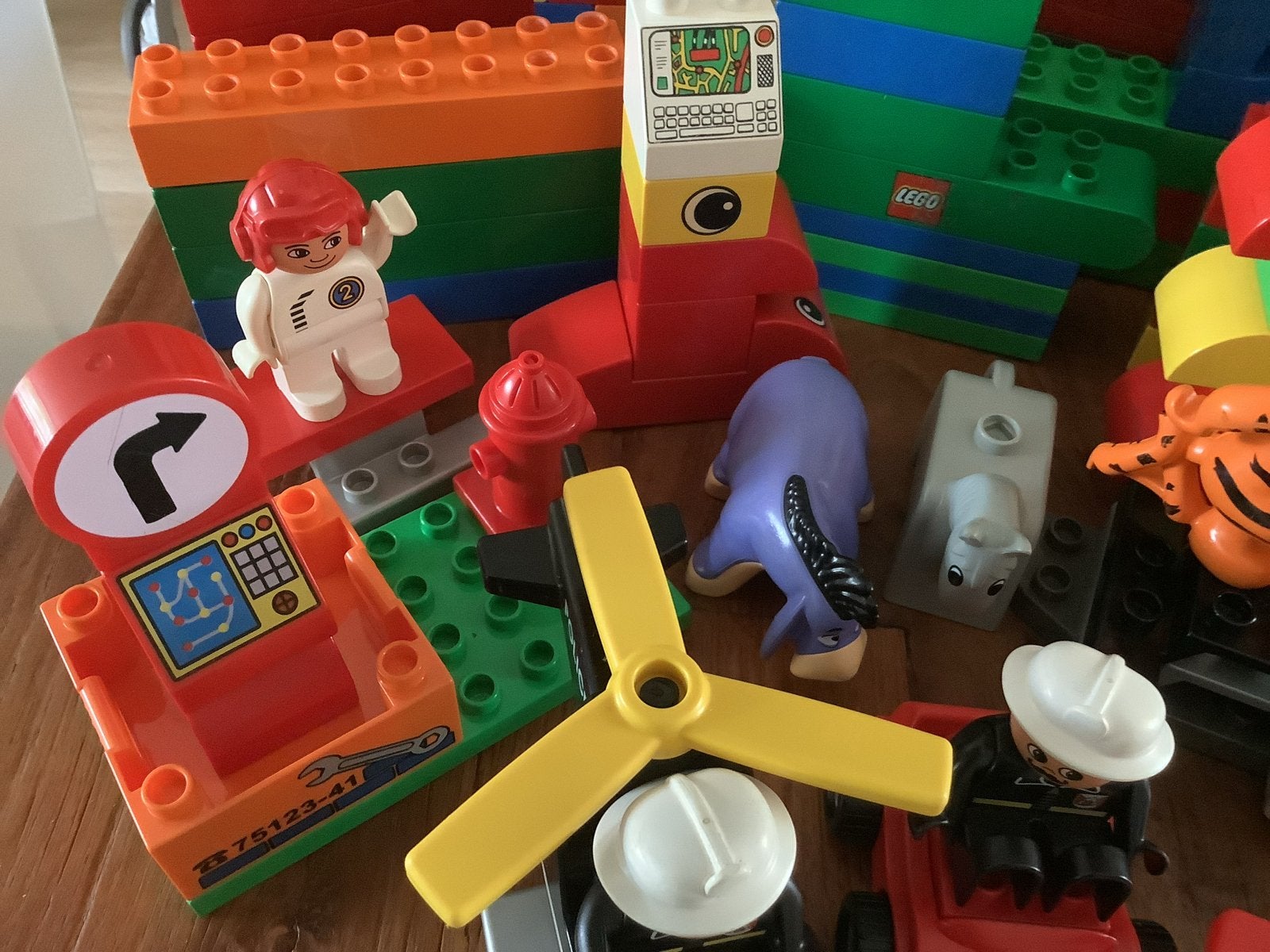 Grote partij LEGO Duplo met diverse figuren en voertuigen, Ophalen of Verzenden, Gebruikt, Overige merken
