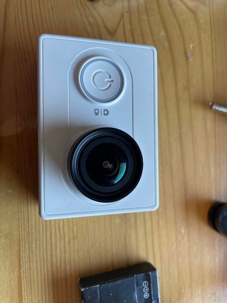 Xiaomi Yi Action Camera met accessoires en waterdichte hoes, Ophalen, Zo goed als nieuw, Overige merken