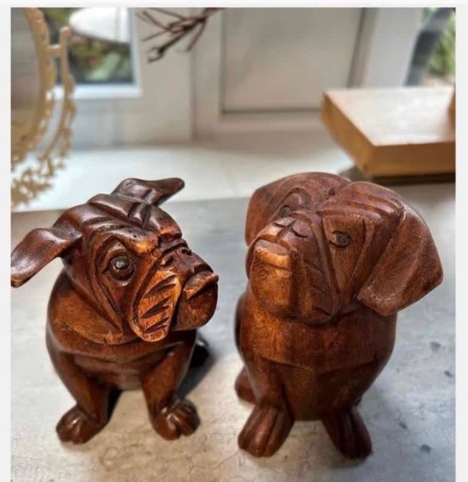 Houten Bulldog Beeldjes - Set van 2 Handgesneden Hondenbeeld, Antiek en Kunst, Kunst | Beelden en Houtsnijwerken, Ophalen of Verzenden