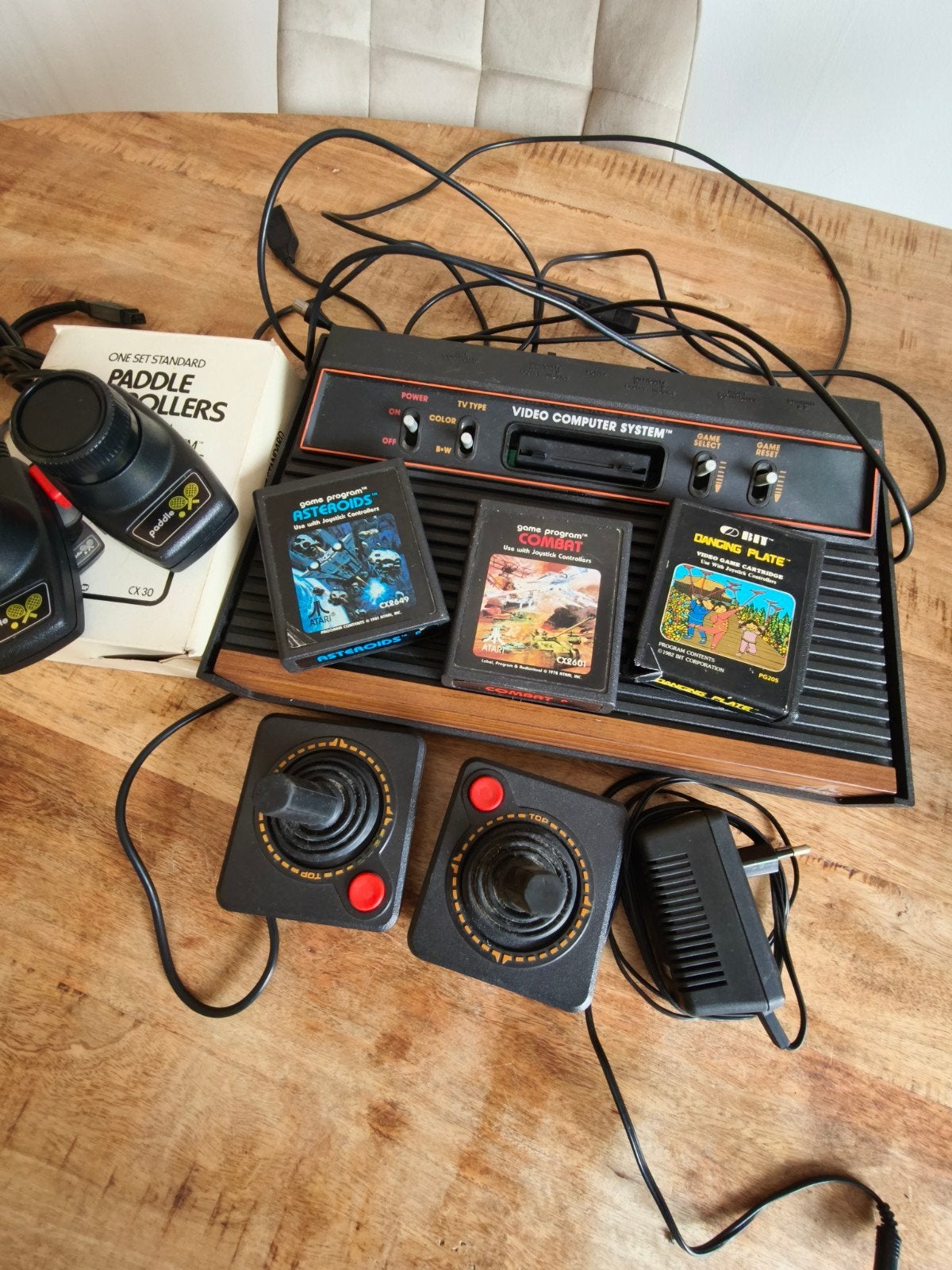 Atari 2600 met 2 controllers en 3 games, Met 2 controllers, Ophalen of Verzenden, Atari 2600, Gebruikt