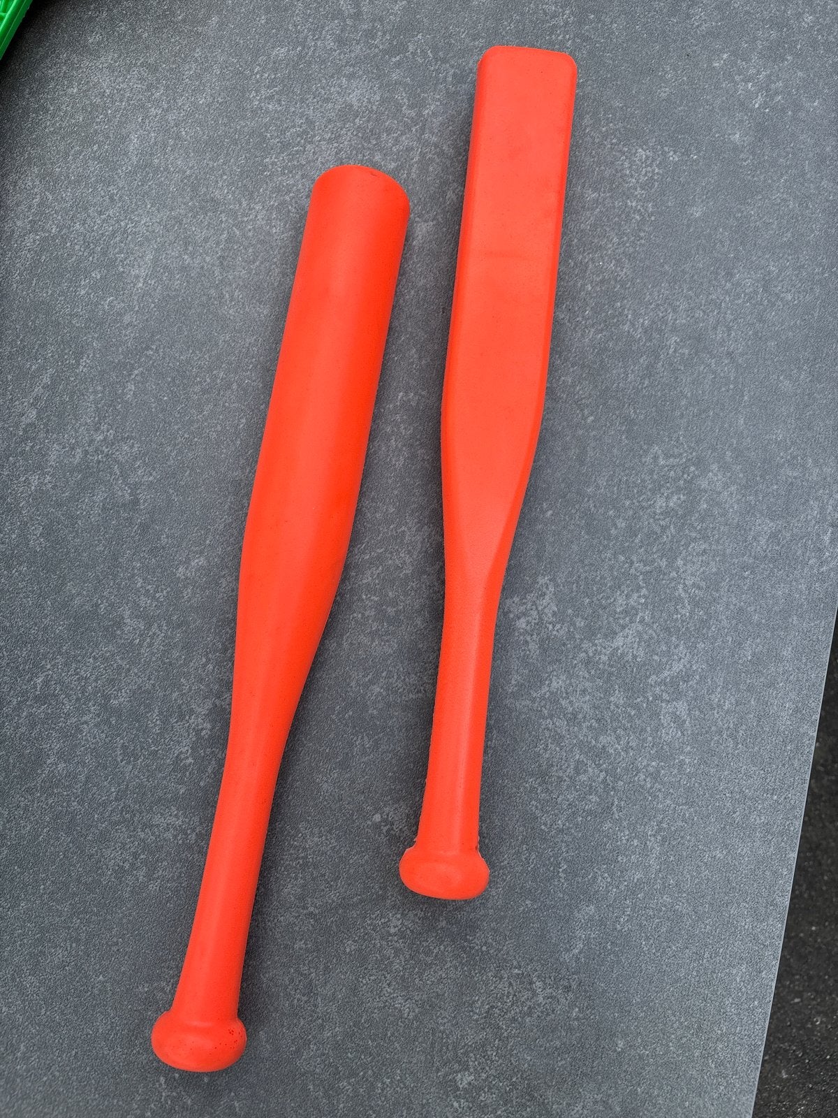 Oranje plastic / rubber honkbalknuppels (2 stuks), Ophalen of Verzenden, Zo goed als nieuw