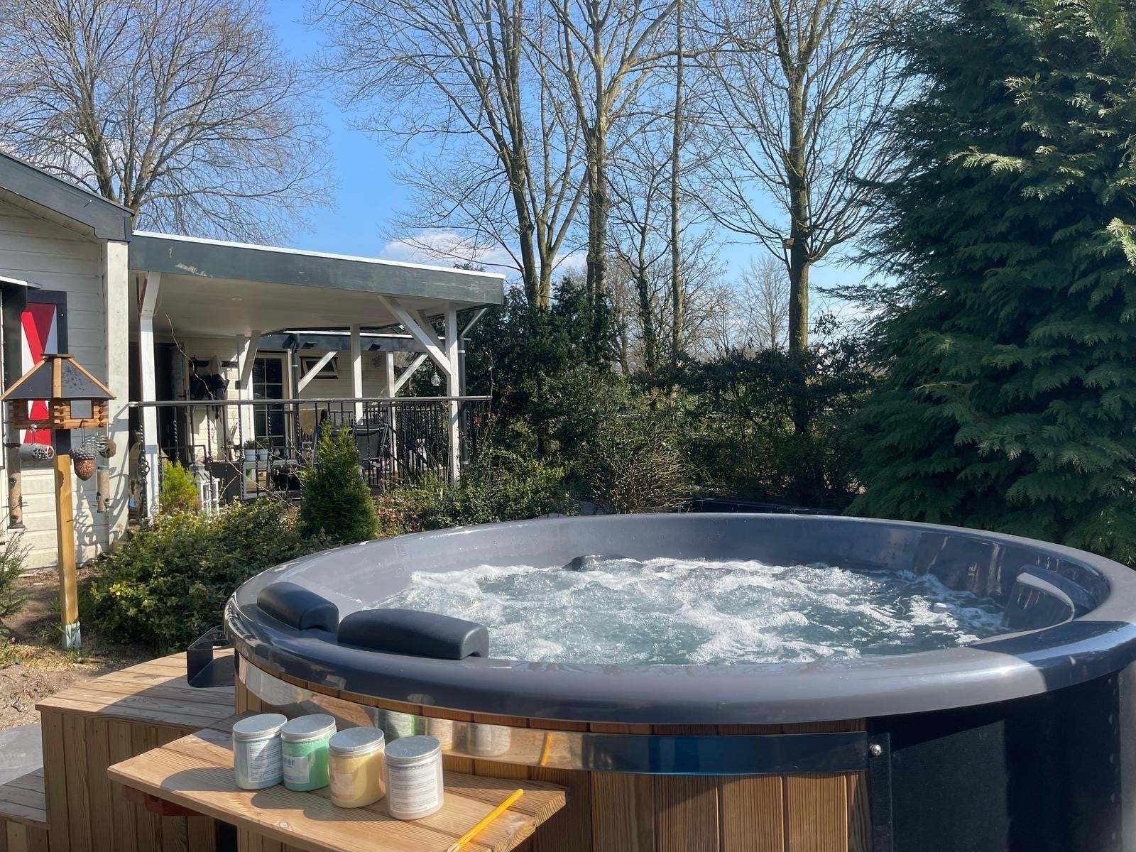 Chalet op ruime kavel met prive wellness., In bos, Afwasmachine, 2 slaapkamers, Landelijk