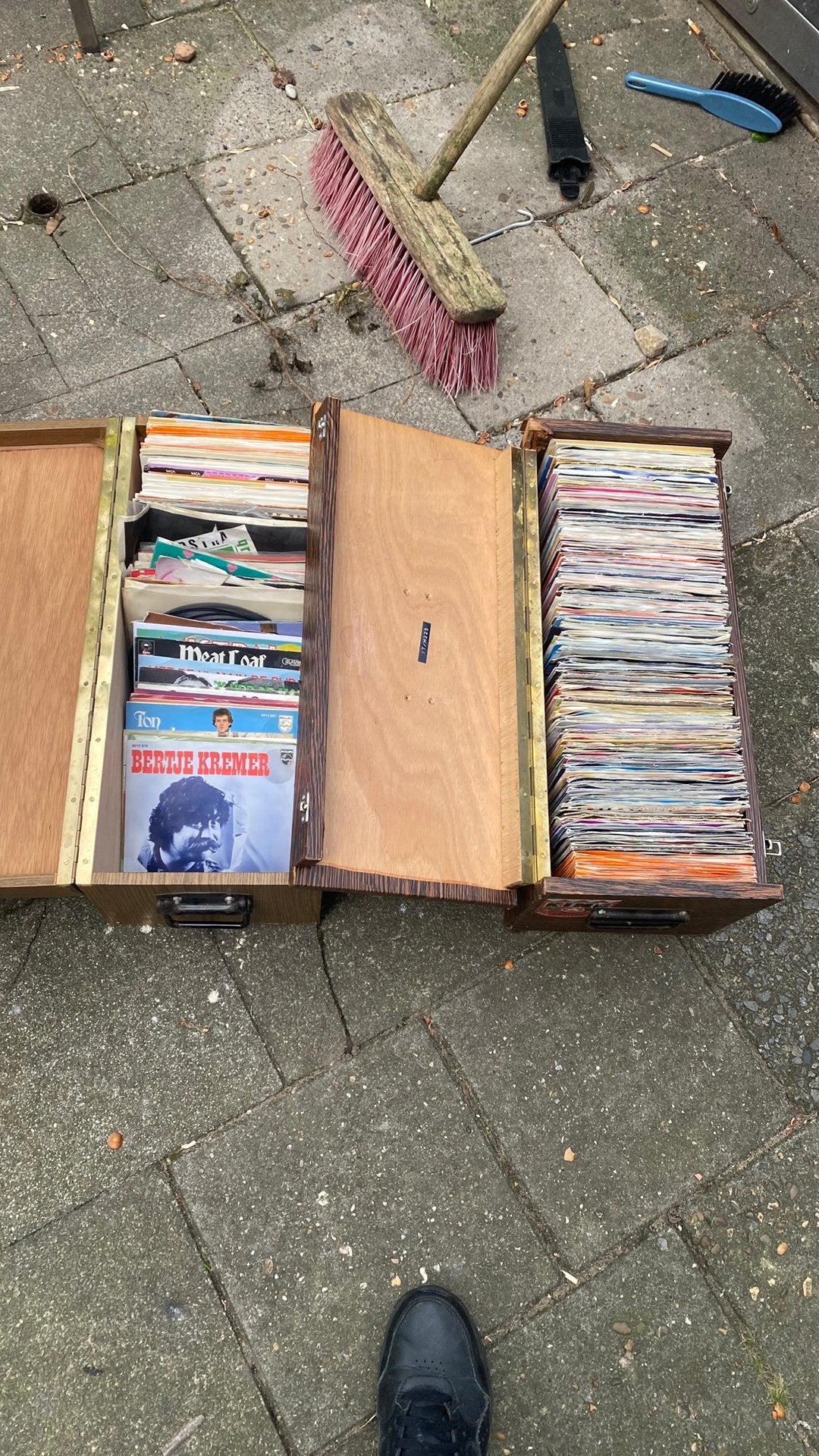 2 kisten met 45rpm vinyl singeltjes, Ophalen of Verzenden, Gebruikt, Pop