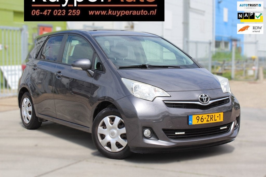 Toyota Verso-S 1.3 VVT-i Dynamic NETTE AUTOMAAT LAGE KM NAP, Auto's, Toyota, Euro 5, Gebruikt, 4 cilinders, Bedrijf