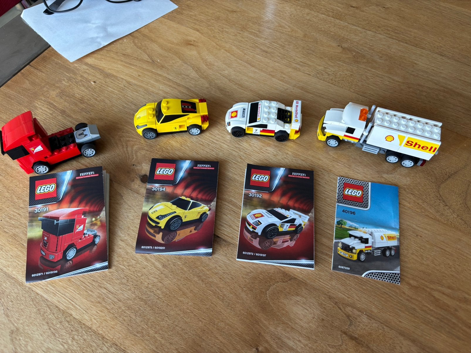 4 lego autootjes ferrari/ shell, Ophalen, Zo goed als nieuw