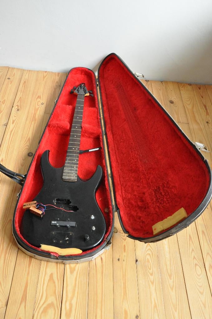 Vantage basgitaar 525B met koffer - Zuid-Korea - klusproject, Muziek en Instrumenten, Ophalen of Verzenden, Gebruikt, Elektrisch