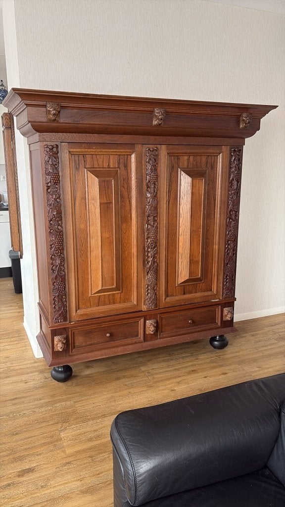 Bruine kast, Ophalen