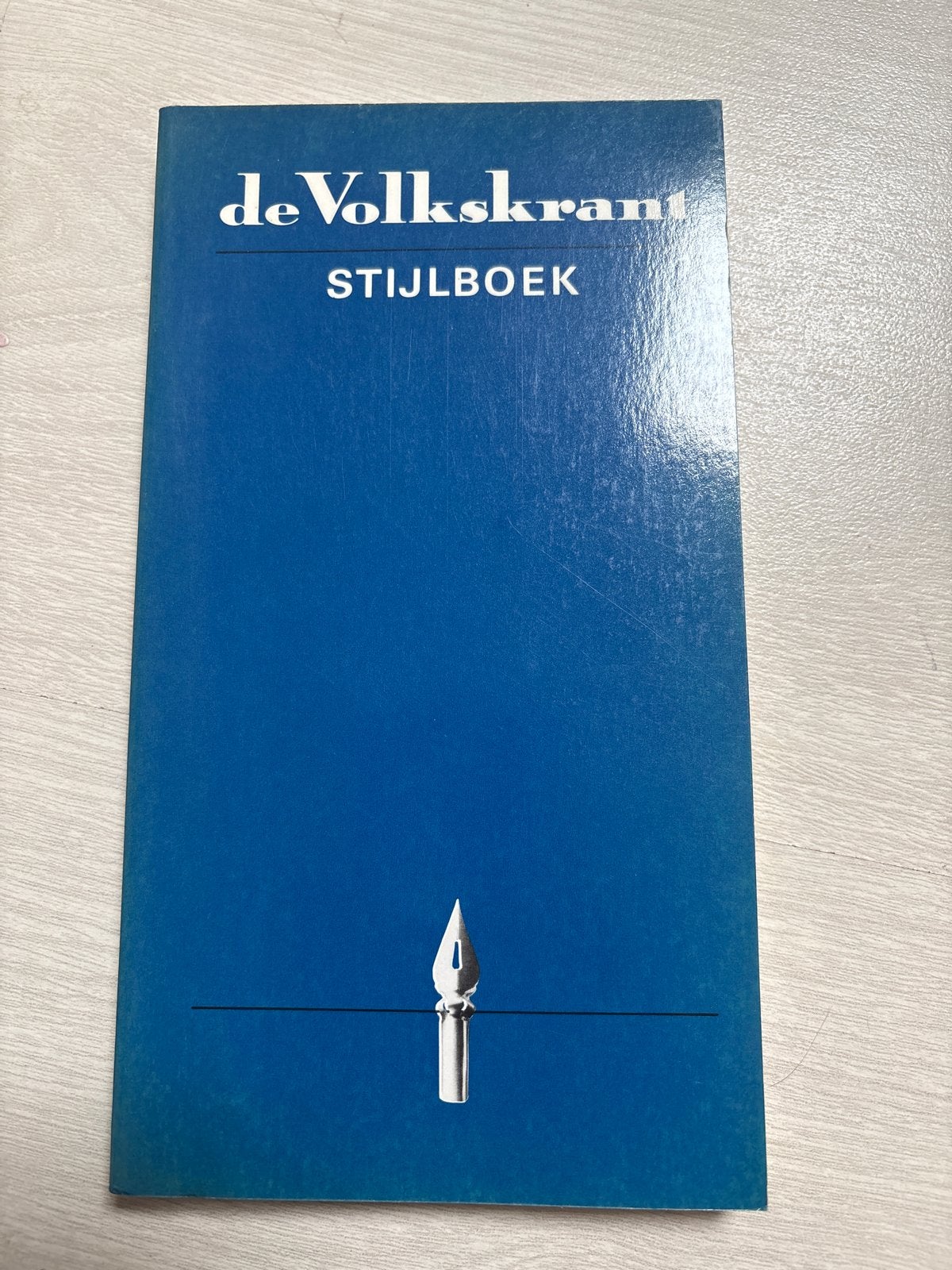 De Volkskrant Stijlboek - Taalhandboek voor journalisten, Boeken, Ophalen of Verzenden, Zo goed als nieuw, Nederland