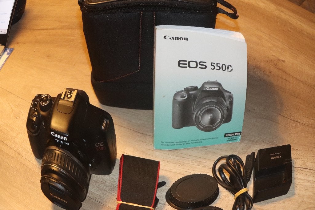 Mooie Canon 550D met canon 18-55 lens en tas, Audio, Tv en Foto, Fotocamera's Digitaal, Gebruikt, Spiegelreflex, Canon, 8 keer of meer