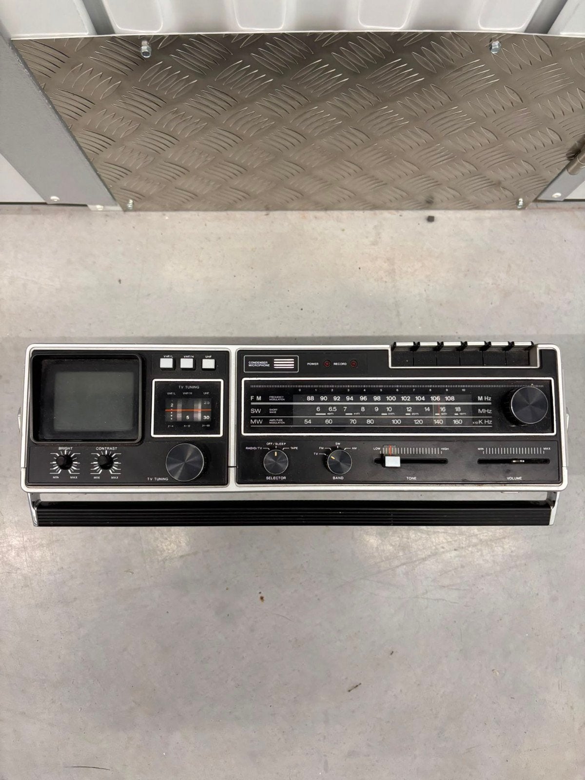 Tv radio casette, Ophalen