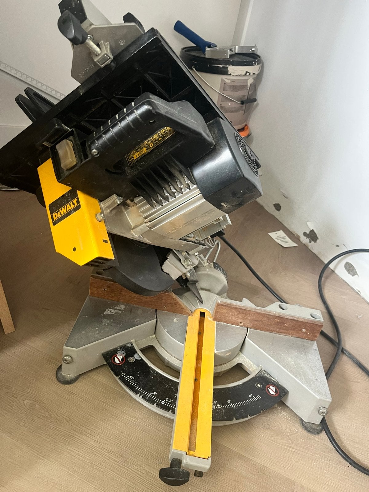 DeWalt Afkortzaag - Krachtige en Betrouwbare Zaag, Ophalen, Gebruikt, 70 mm of meer, Afkortzaag