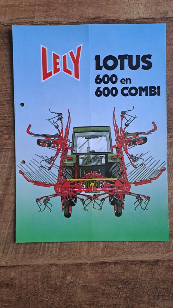 Folder LELY LOTUS 600 en 600 COMBI hooischudder,  hooihark, Boeken, Ophalen of Verzenden, Zo goed als nieuw, Folder