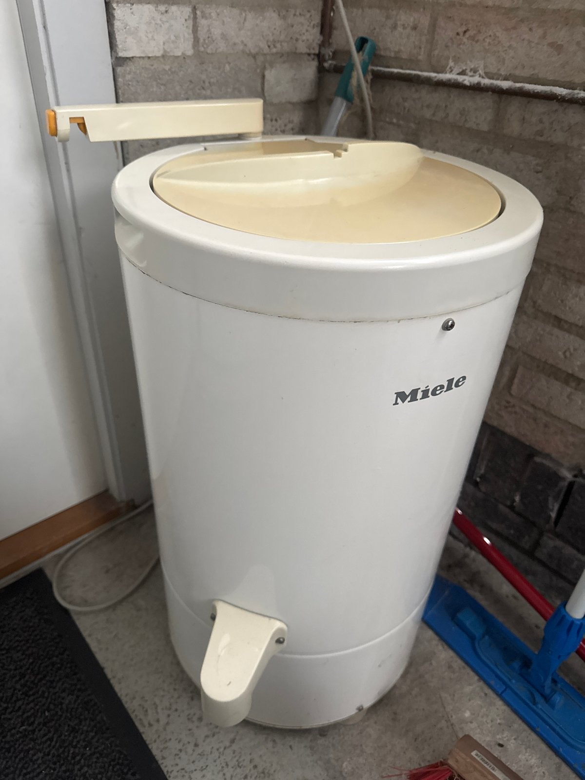 Miele centrifuge - gebruikt maar doet het prima, Witgoed en Apparatuur, Wasmachines, Ophalen, Minder dan 4 kg, Bovenlader, 85 tot 90 cm