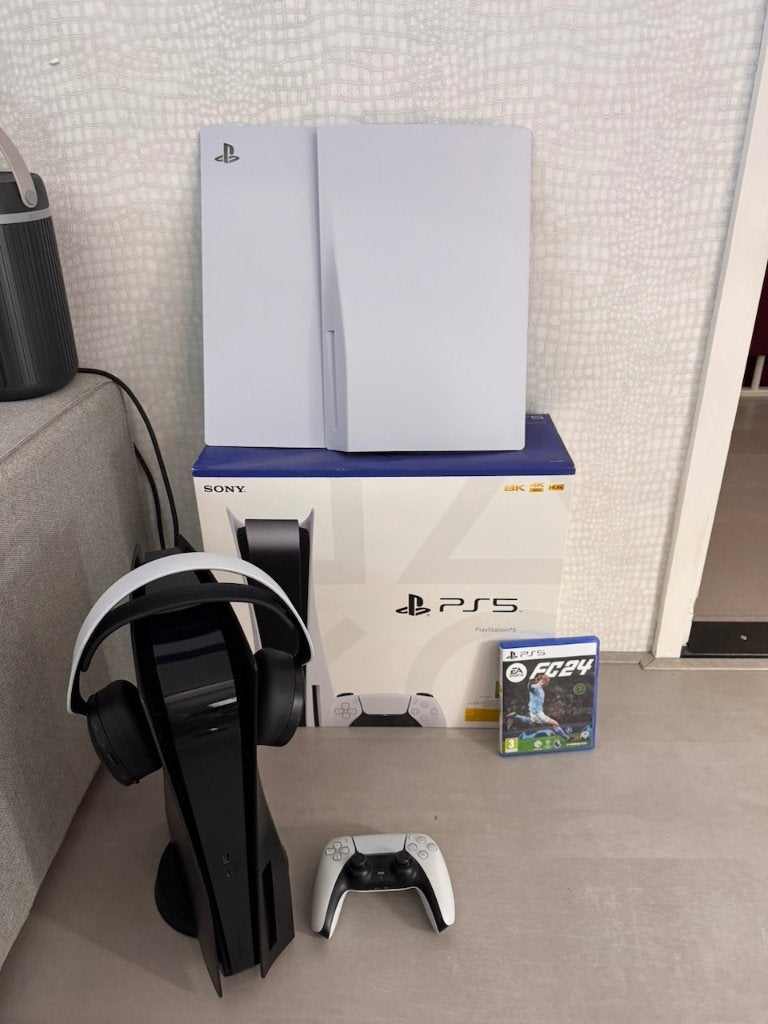 PlayStation 5 Disc Edition met FIFA 24 en accessoires, Ophalen, Gebruikt, Playstation 5