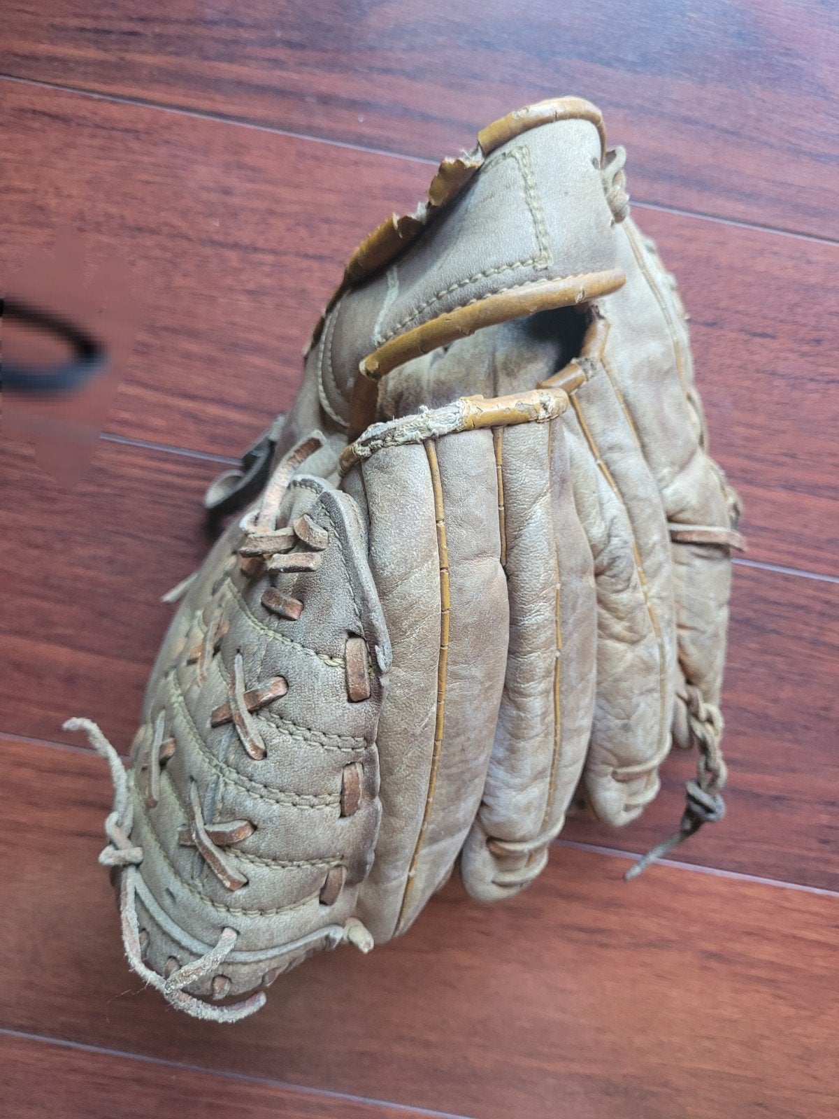 Vintage honkbal handschoen van koeienhuid, Ophalen of Verzenden, Gebruikt, Honkbal, Handschoen