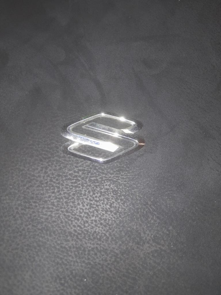 Suzuki logo / embleem, Ophalen, Gebruikt