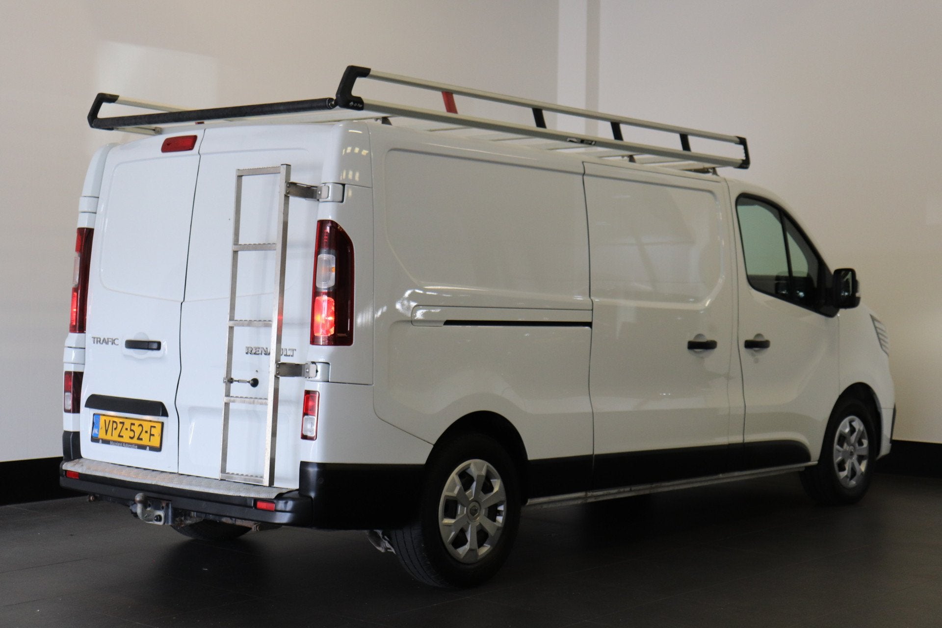 Renault Trafic 2.0 dCi 110PK L2 EURO 6 - Airco - Cruise - Tr, Auto's, Voorwielaandrijving, Stof, Gebruikt, 4 cilinders