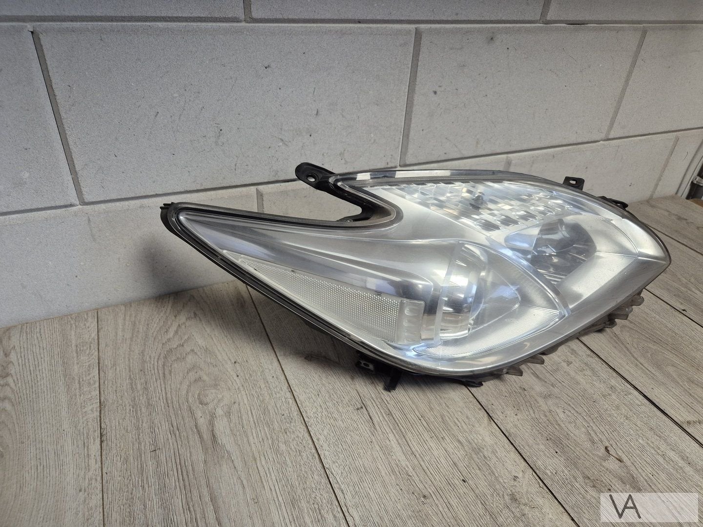 Toyota Prius 2009 - 2012 koplamp rechts onder klein gaatje, Gebruikt, -, -, Ophalen of Verzenden