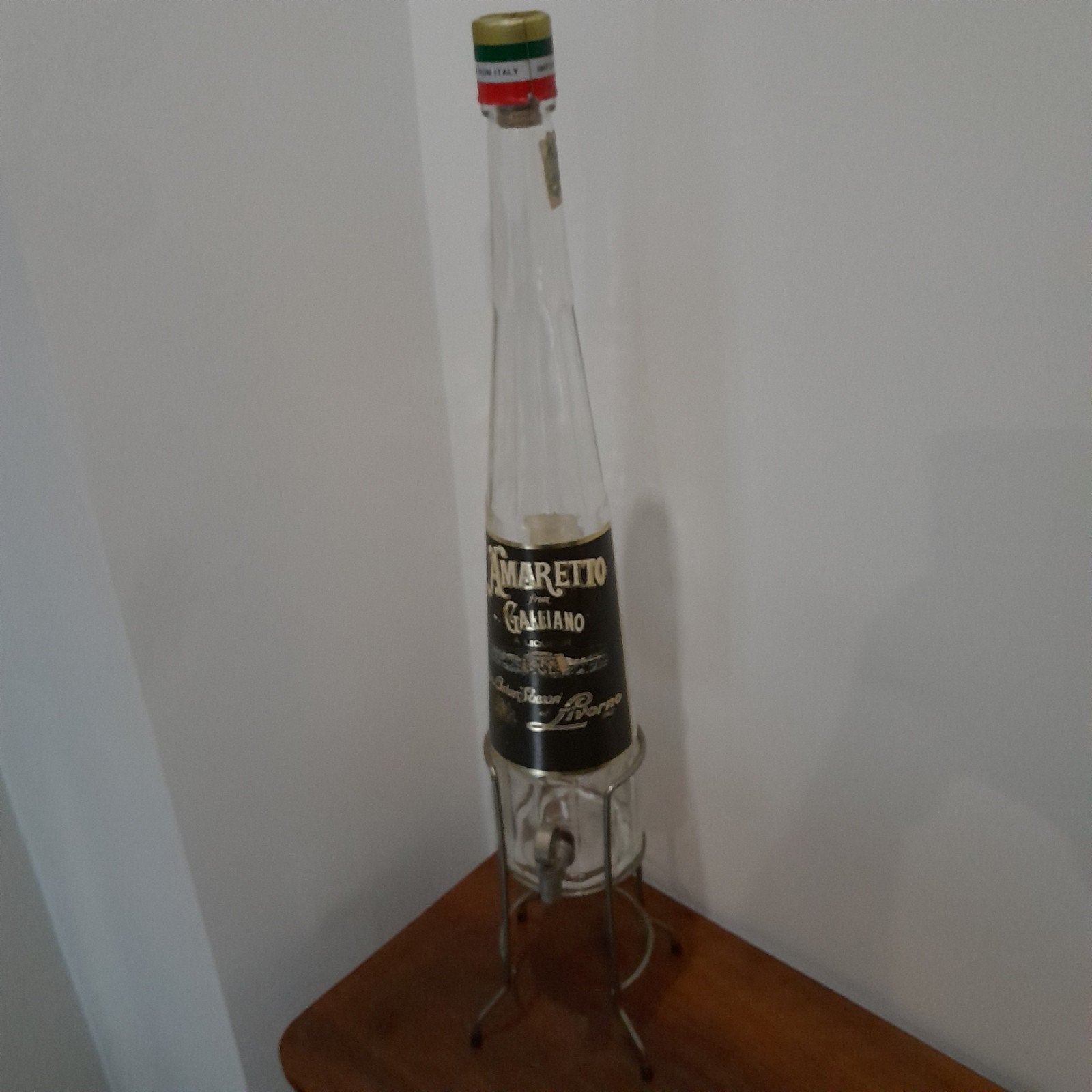 Fles Amaretto Galliani uit Livorno op standaard., Verzamelen, Retro, Ophalen of Verzenden, Huis en Inrichting