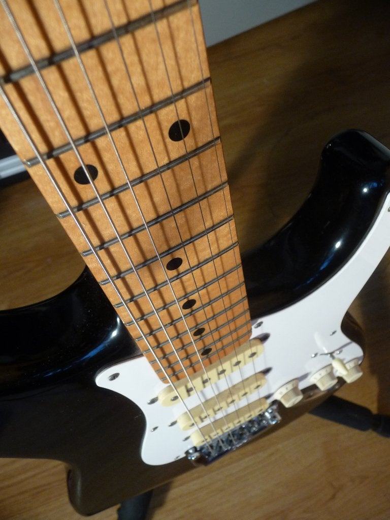 squier stratocaster met system I trem (zwart), japan1984-87, Muziek en Instrumenten, Ophalen, Gebruikt, Solid body, Fender