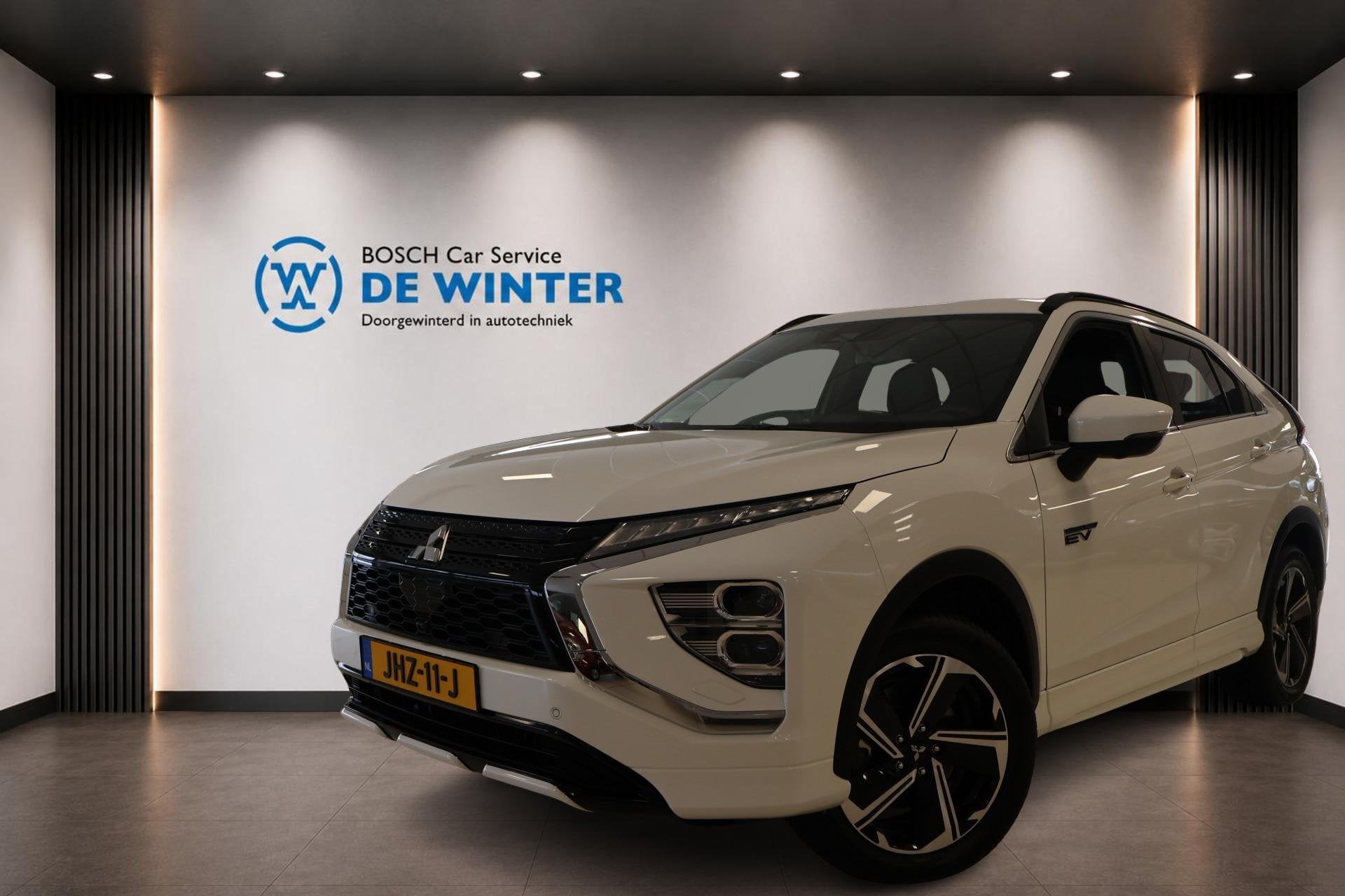 Mitsubishi Eclipse Cross 2.4 PHEV Intense+ ., Automaat, 188 pk, 4 cilinders, Wit