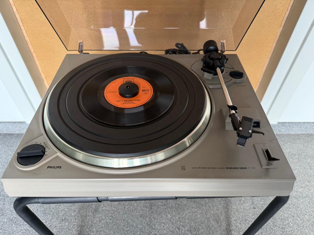 PHILIPS PLATENSPELER 33-45RPM AUTO RETURN SYNCHR DRIVE F7120, Audio, Tv en Foto, Platenspelers, Ophalen of Verzenden, Zo goed als nieuw