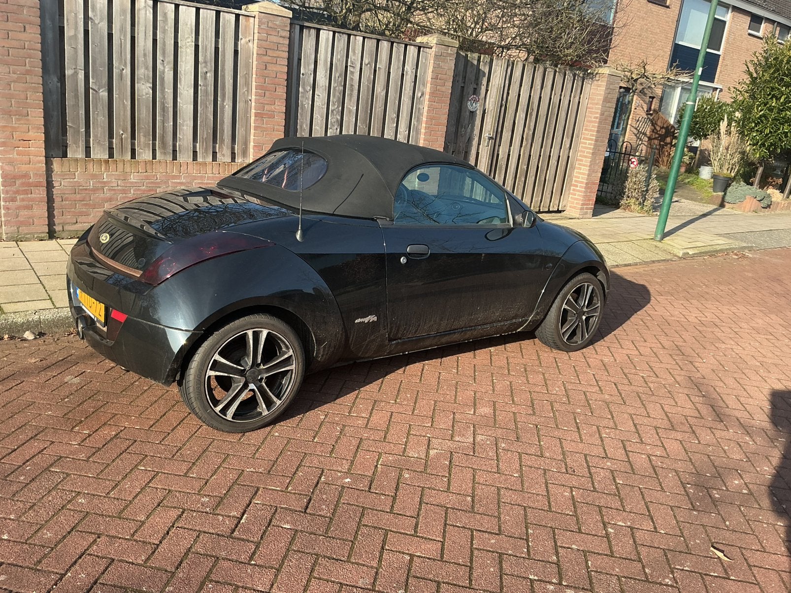 Ford streetka 2003, Voorwielaandrijving, 40 €/maand, Zwart, Handgeschakeld