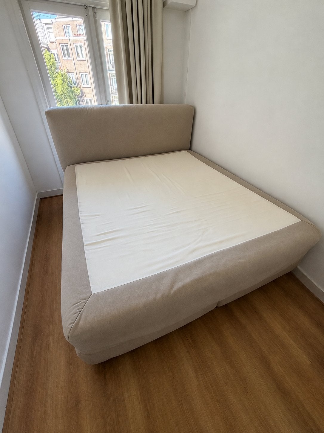 Comfortabel tweepersoonsbed met stoffen bekleding, Ophalen, Gebruikt, Beige, Tweepersoons