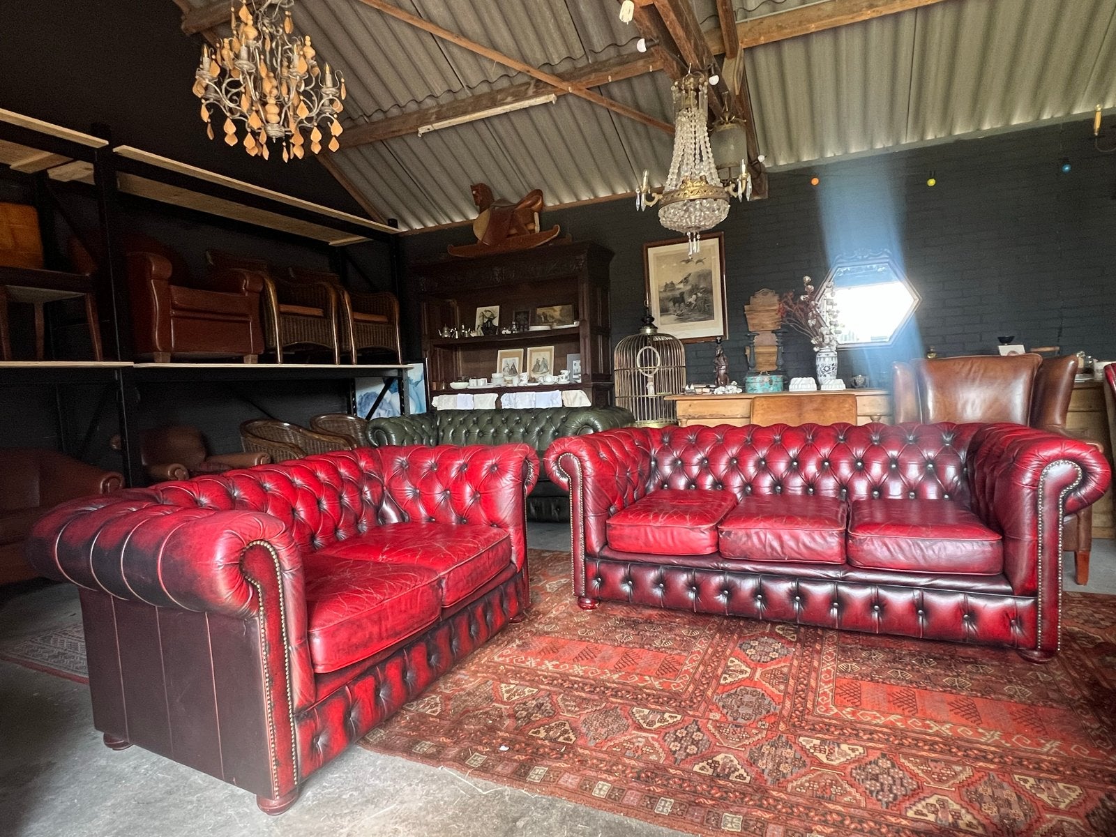 Rode vintage Chesterfield set, Huis en Inrichting, Banken | Bankstellen, Ophalen, Gebruikt, 150 tot 200 cm, Tweepersoons