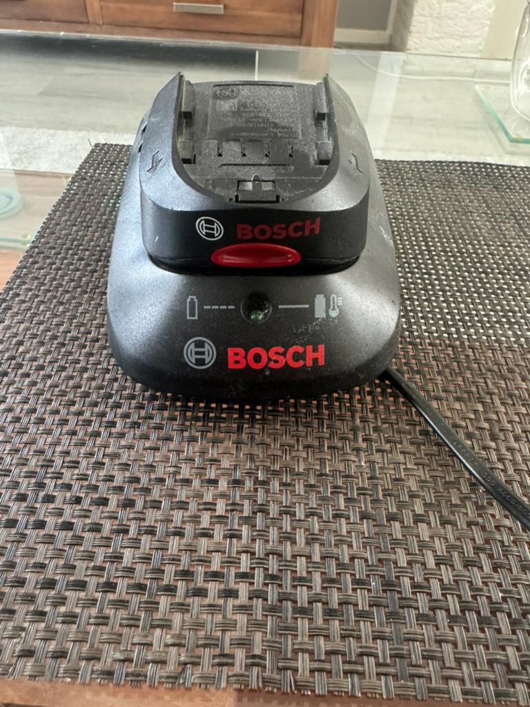 Bosch AL 2204 CV Oplader + 14,4V Li-Ion Accu(1.5 Ah)Werkend, Ophalen of Verzenden, Zo goed als nieuw, Boor- en Schroefmachine