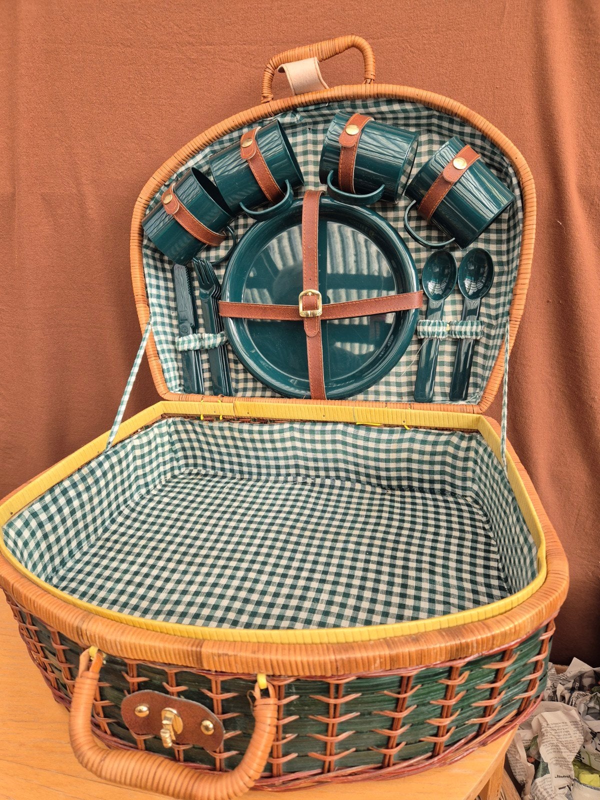 Prachtige vintage picknickmand 4-persoons – Compleet & Groen, Ophalen, Zo goed als nieuw