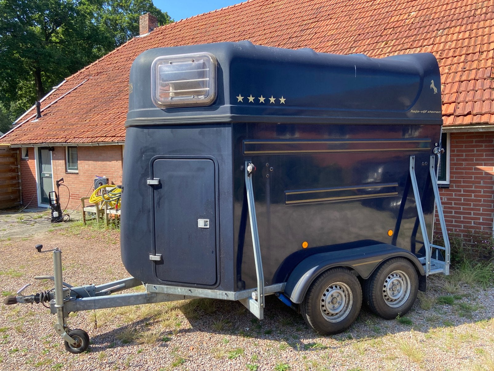 Mooie polyester Heja tweepaards met dito vloer en zadelkamer, Ophalen, Zo goed als nieuw, Polyester, 2-paards trailer