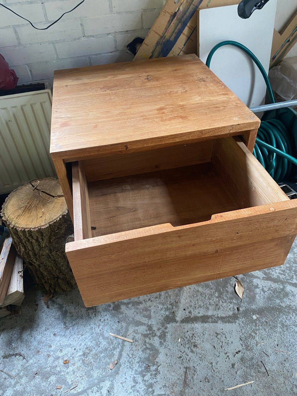 Teak ladekastjes met RVS onderstel en zwenkwielen, Huis en Inrichting, Ophalen, Gebruikt, 1 of 2 laden, Teakhout