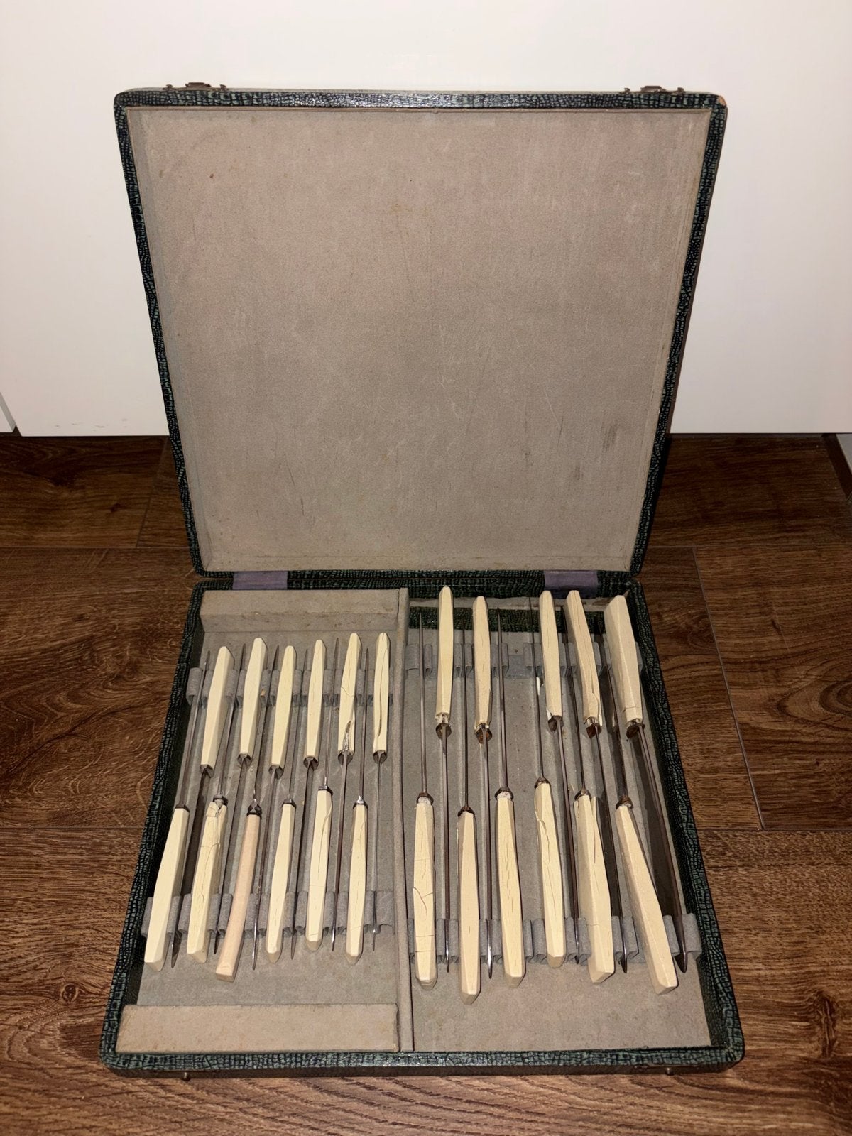 Antieke verzilverde bestekcassette 84, Ophalen of Verzenden