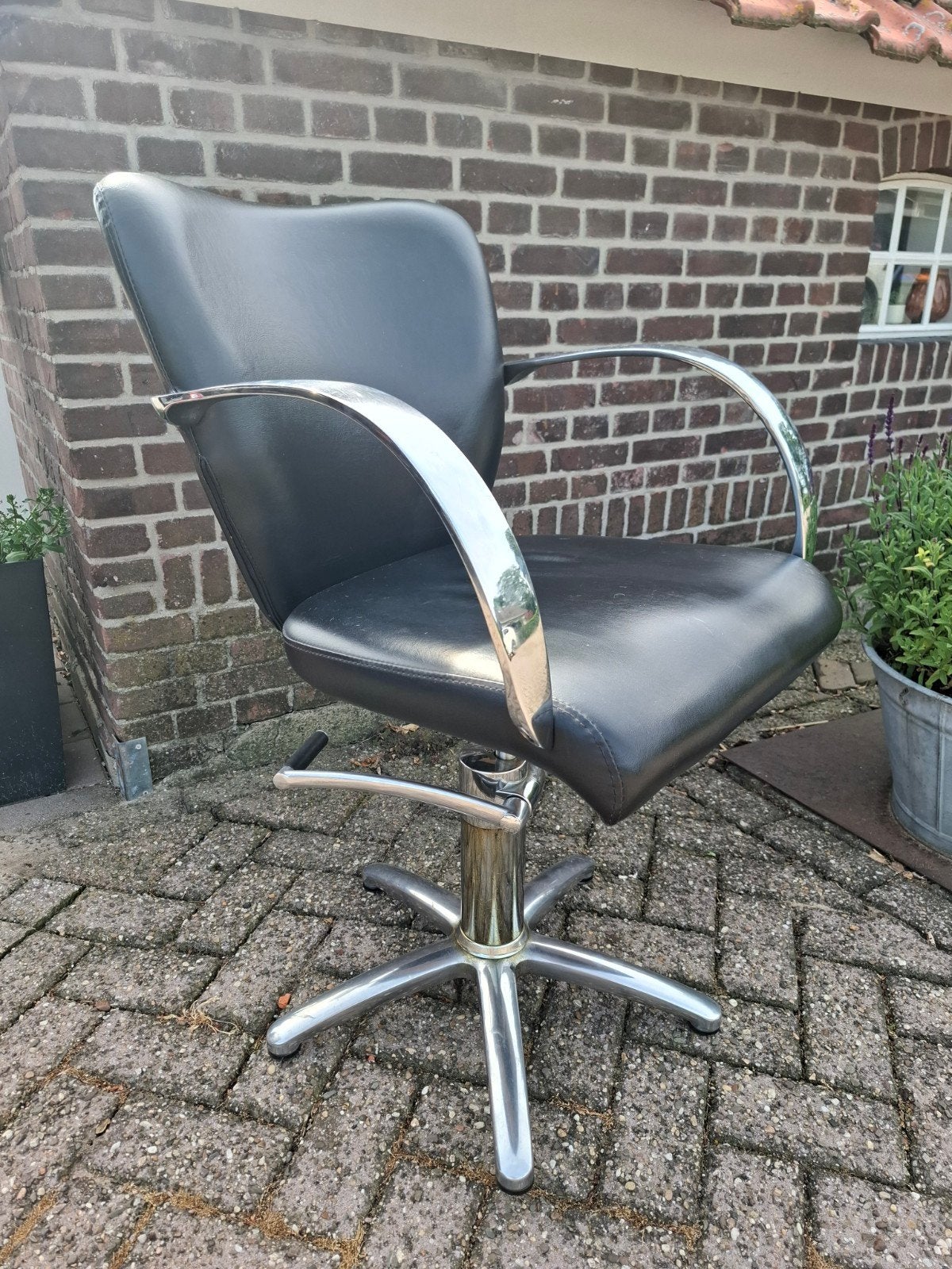 Kappersstoel / Barstoel in hoogte verstelbaar, Huis en Inrichting, Barkrukken, Gebruikt, Ophalen of Verzenden, In hoogte verstelbaar