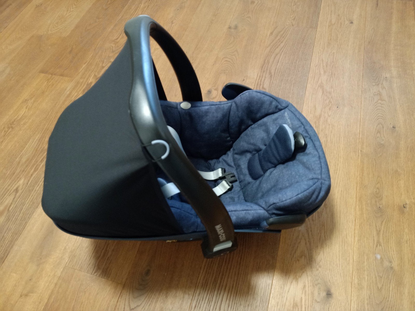 Maxi-Cosi Pebble Plus met FamilyFix Base, Ophalen, Autogordel of Isofix, Gebruikt, 0 t/m 13 kg