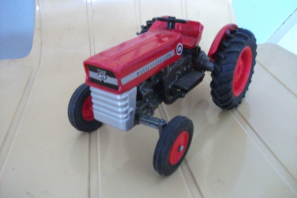 massey   ferguson   135   tractor, Ophalen of Verzenden, Nieuw, Overige typen, ERTL