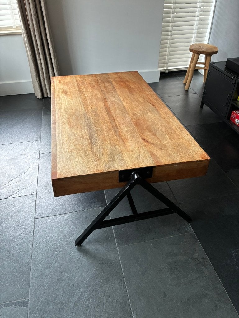 Industriële Salontafel van Mangohout – Zwart Metalen frame, Huis en Inrichting, Gebruikt, 100 tot 150 cm, Modern Industrieel, 50 tot 100 cm