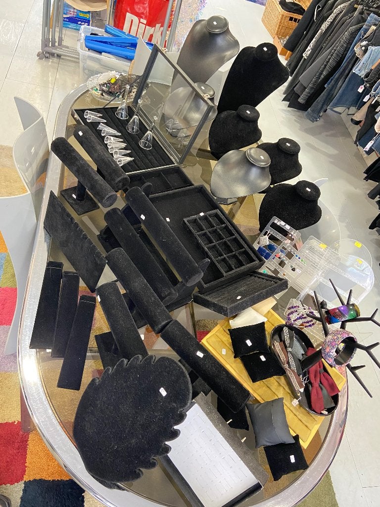 Winkel inventaris en restant kleding, Ophalen