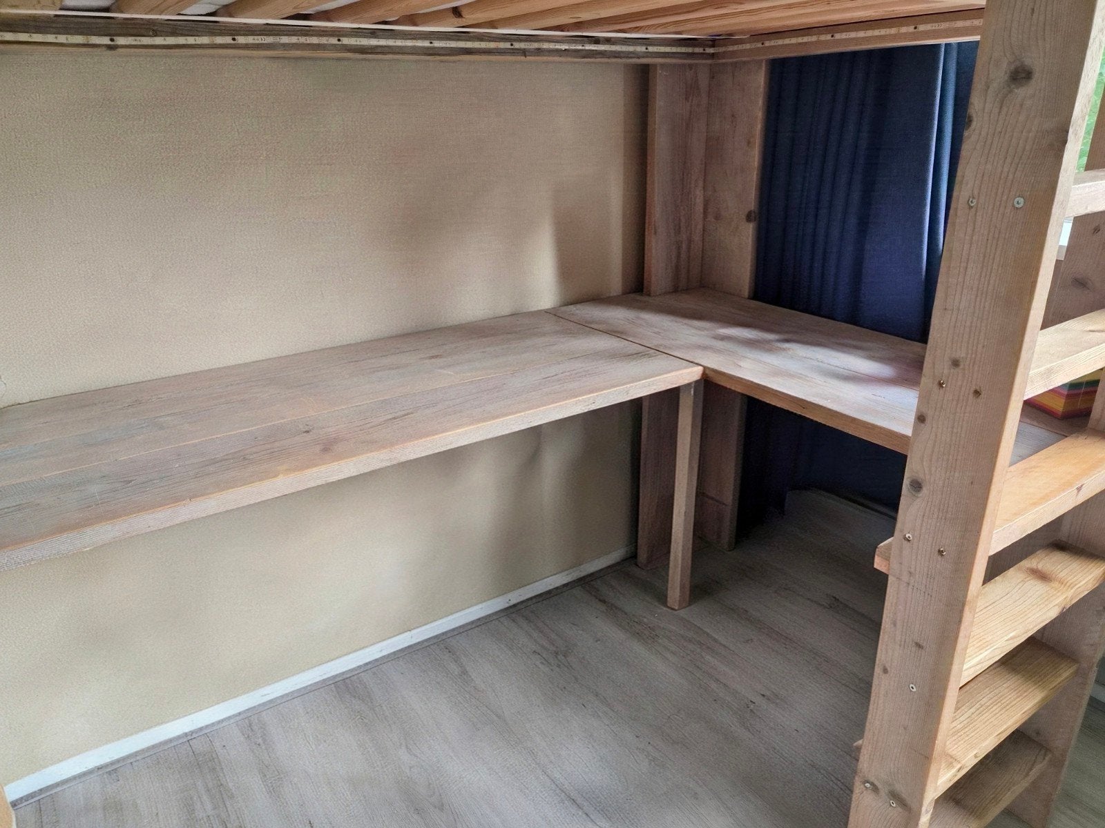 Foto 4 van Mooie steigerhouten hoogslaper met bureau en kast