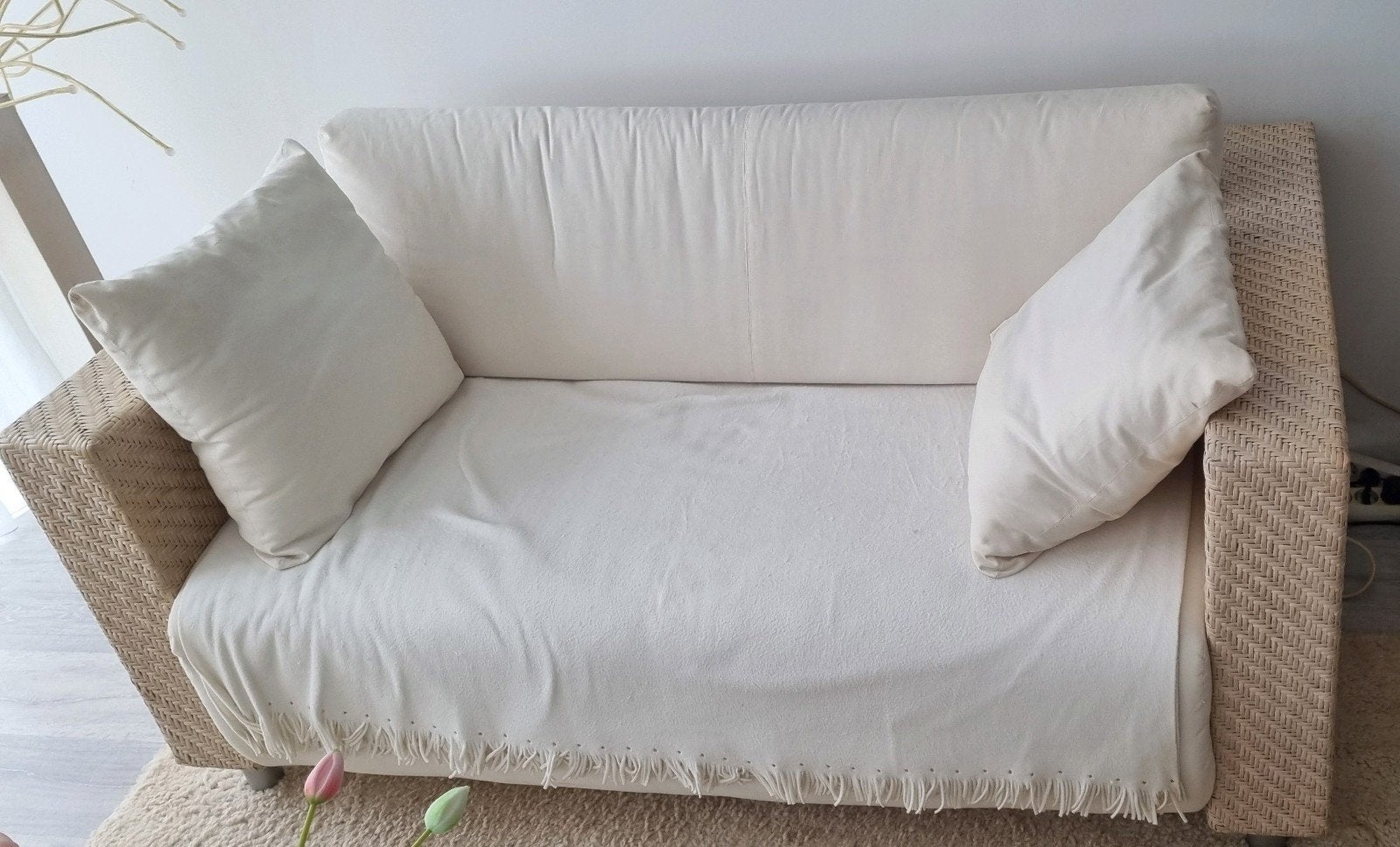 2-zits bank met witte kussens 2 stuks, Huis en Inrichting, Banken | Bankstellen, Gebruikt, 150 tot 200 cm, Tweepersoons, 75 tot 100 cm