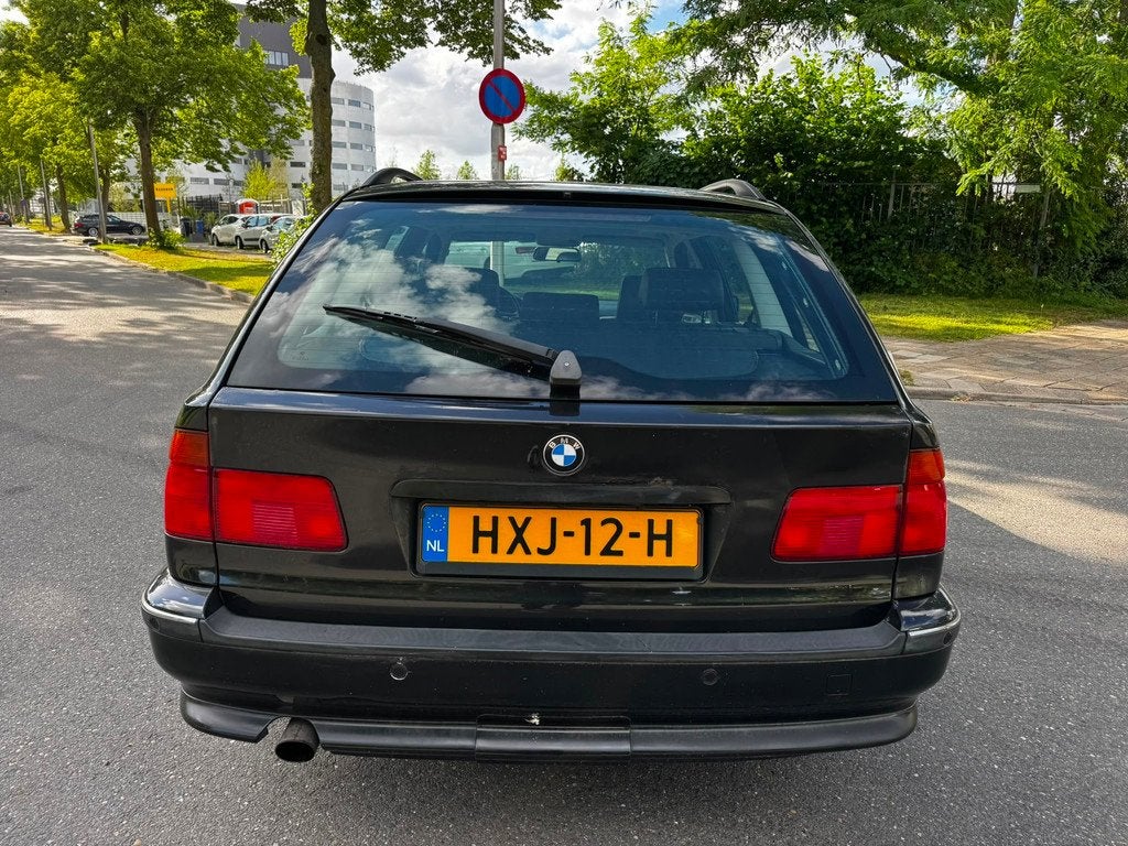 BMW 5-serie Touring 520i Executive, Auto's, Gebruikt, 150 pk, Zwart, Handgeschakeld