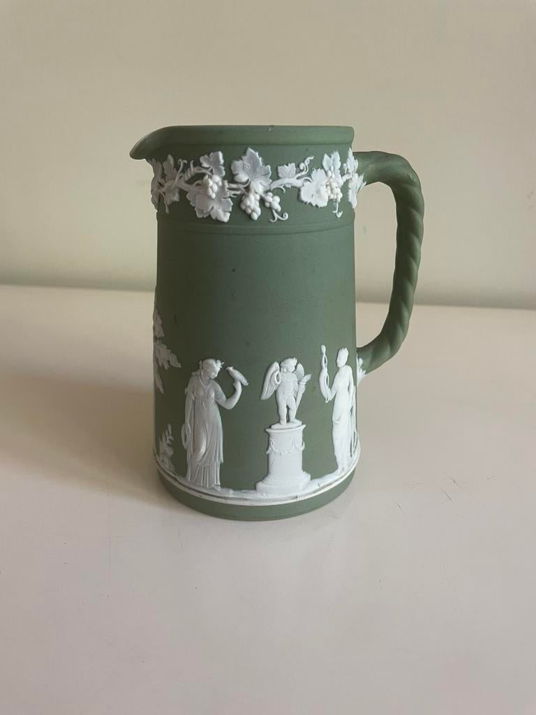 Klassieke Wedgwood Jasperware Pitcher Saliegroen, Antiek en Kunst, Antiek | Keramiek en Aardewerk, Ophalen of Verzenden