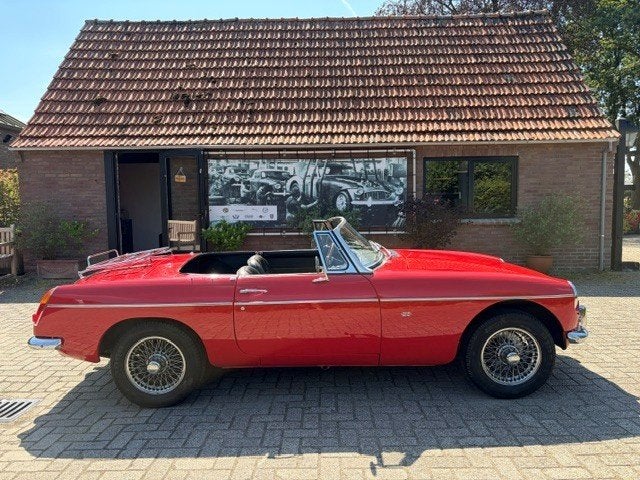 MGB Roadster 1967, B, Achterwielaandrijving, Zwart, Cabriolet