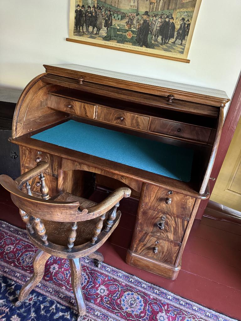 Antieke rolluikbureau/ cilinderd bureau, Ophalen