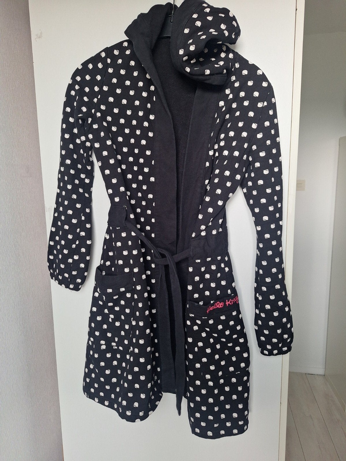 Hello Kitty Badjas Zwart Maat XS, Hello Kitty, Ophalen of Verzenden, Gedragen